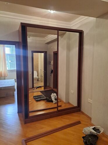 xacmazda tecili satilan evler: Dehliz dolabi satilir 110azn Yasamal kod 8180 Gunel1