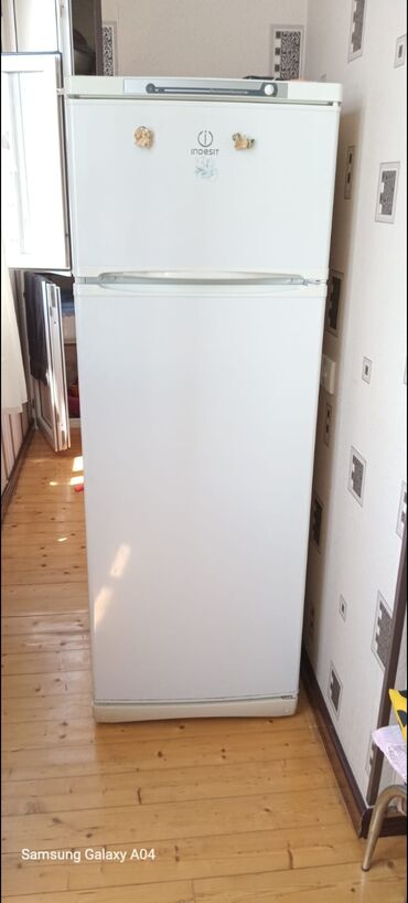 вытяжка 1000 куб м: 1 дверь Indesit Холодильник Продажа, цвет - Белый