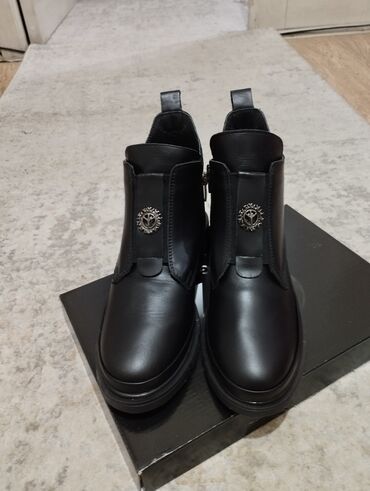 турецкая обувь бишкек: Ботильоны 40, цвет - Черный