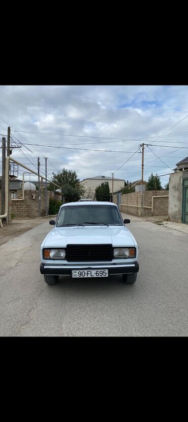 ваза стеклянная прозрачная высокая без узора: VAZ (LADA) 2107: 1.6 l | 2009 il 111111 km Sedan