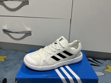 ботинки 40 размер: Мужские кроссовки, 40, Adidas, Новый, цвет - Белый, Бесплатная доставка