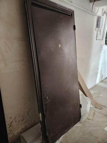 işlenmiş seyf qapi: Demir qapi 205/106sm
120azn
Bineqedi 8757 leli