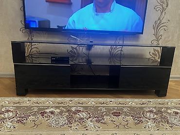 TV altlığı: Qara şüşə TV altlığı / media konsolu - Material: parlaq qara rəngdə — 1