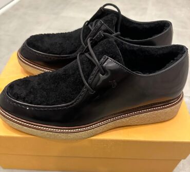 Ботинки: Tods, originaldir, İtaliya istehsali, hediyye olundugundan deyerinden