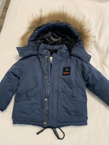 Верхняя одежда: Продаю зимнюю детскую куртку, тёмно‑синяя. Куртка почти новая, носили — 1