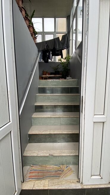 Kirayə qaraj: 0.06ha torpaq sahəsi. 109.6 kv.m yaşayış, 64.6 kv.m köməkçi sahə — 16