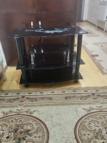 Şüşə TV stendi - Material: temperli şüşə (üst paneldə naxışlı qara lalafo.az -da Şüşə TV stendi - Material: temperli şüşə (üst paneldə naxışlı qara