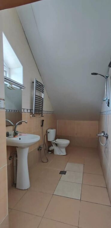 Uzunmüddətli kirayə evlər: İcarəyə təqdim olunan həyət evi - 2 mərtəbəli, mansardlı geniş fərdi — 2