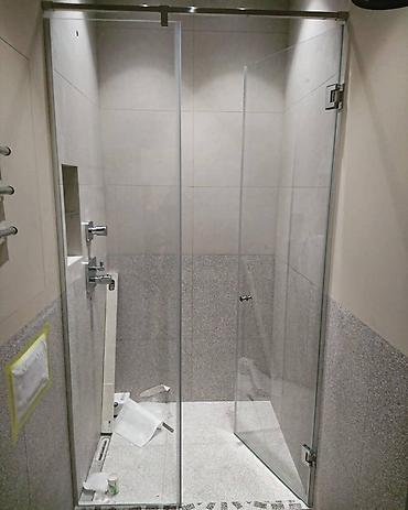 Душевые перегородки и ограждения: Прямая душевая перегородка в нишу в основном заказывается с фурнитурой — 3