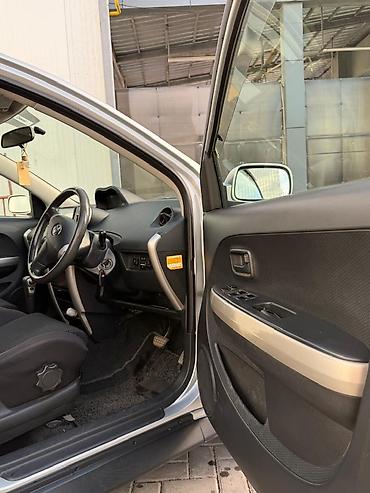 Toyota Ist: 2003 г., 1.3 л, Автомат, Газ