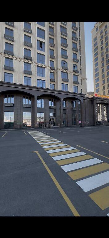 Продажа офисов: Продажа офисов 326 м², Без ремонта, Без мебели, Многоэтажное здание, 1 этаж — 2