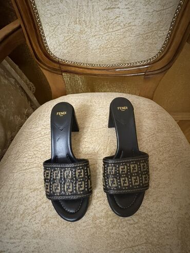 Ботинки и ботильоны: Fendi 37 razmer original ideal veziyetde qadın açıq burunlu muller -