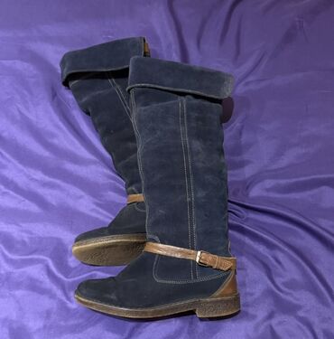 женские закрытые босоножки: Qadınlar üçün uzun çəkmə - Material: zamşa üst (tünd göy), təbii dəri