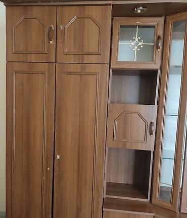 t frez: Çox keyfiyyətli, ağır və möhkəm materialdan yığılmış divar mebelidir — 3