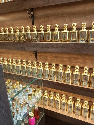 Парфюмерия: Представлена обширная коллекция прямоугольных флаконов для парфюмерии — 4