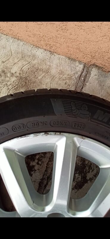 Gume i felne: Letnje gume Michelin Primacy 4, nikad krpljene, šara odlična. Za — 4
