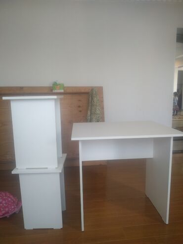 стол с двумя стульями: Офисный Стол, цвет - Белый, Новый