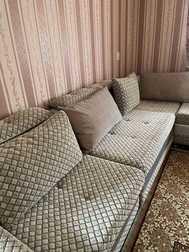 уголок диван на кухню: Угловой диван, цвет - Серый, Б/у