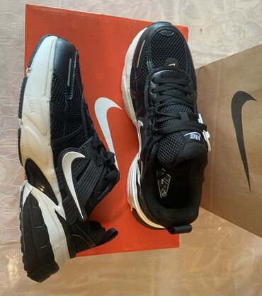 Krasofkalar və idman ayaqqabıları: Yeni̇ - ni̇ke 
Made in Vyetnam
41- ölçü 
ortopedik 
barkod — 6