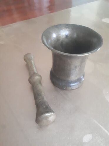 zengli saat: Qedimidir,3kq agirligindadi,temiz misdir,3 esr yashi var