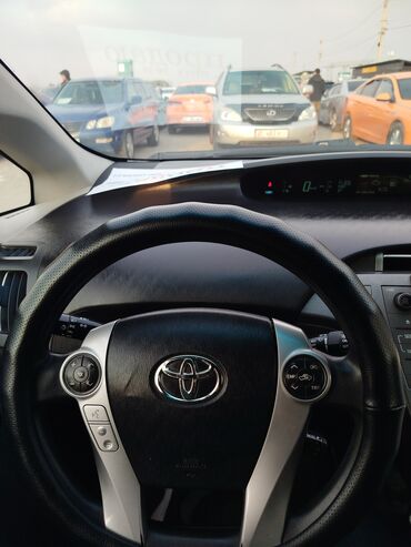зарядное устройство для электромобиля: Toyota Prius: 2014 г., Гибрид, Хетчбек