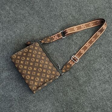 Барсетки: Барсетка, Louis Vuitton, Материал: Экокожа, Регулируемый ремень, Съёмный ремень, Новый