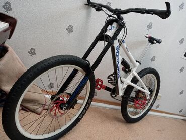 мужской карсет: Продаю велосипед" IRONHORSE YAKUZA" Колёса 26 Вилка" МАРЗОЧИ"