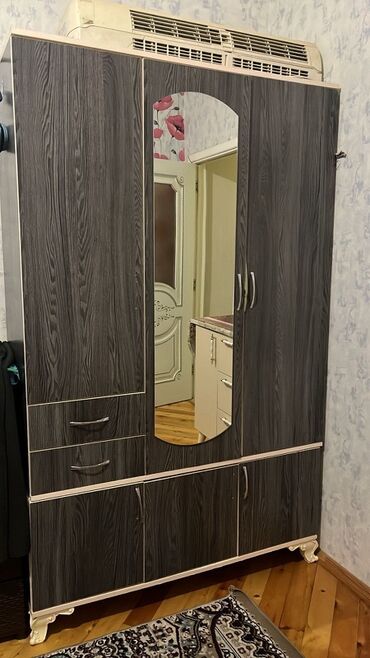 işləmiş dolablar: İşlənmiş, Qarderob, paltar dolabı