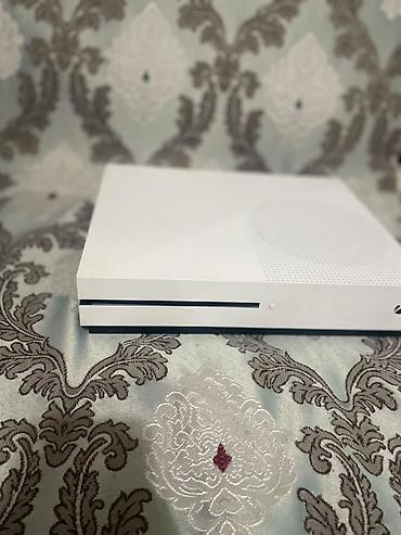 Продаю приставку Xbox в отличном состоянии. Полный комплект, работает