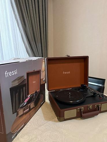 Qrammofon və patefonlar: Məhsul: Fressi Retro Turntable – portativ pikap Xüsusiyyətlər: - — 4