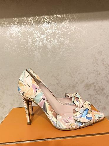 Tuflilər: Ted Baker London qadın tuflisi - Model: Klassik nasos (pump), sivri — 3