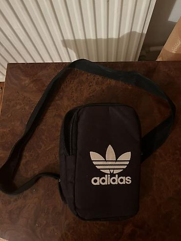 acar aləmi: Adidas kiçik çiyin çantası - Rəng: qara - Üzərində Adidas Trefoil — 1