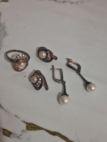 купить золотые серьги с жемчугом: Набор серьги и кольцо и отдельно серьги из серебра отдам всё вместе за