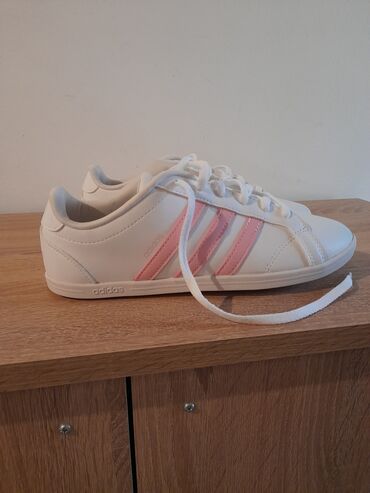 Women's Sneakers and athletic shoes: Adidas ženske patike – bele sa roze prugama - Model niskog profila sa — 10