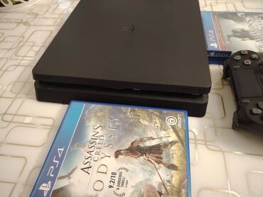 PS4 (Sony Playstation 4): PS4 + 10 IGRICA PS4, ocuvan + contoler uz 10 igrica: -Batman return — 2