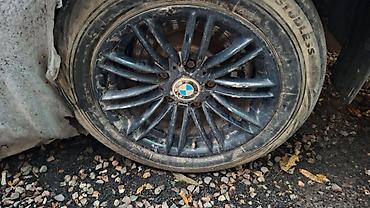 Дөңгөлөктөр монтажда: Литые диски BMW с многоспицевым дизайном + шины - Оригинальный дизайн — 3