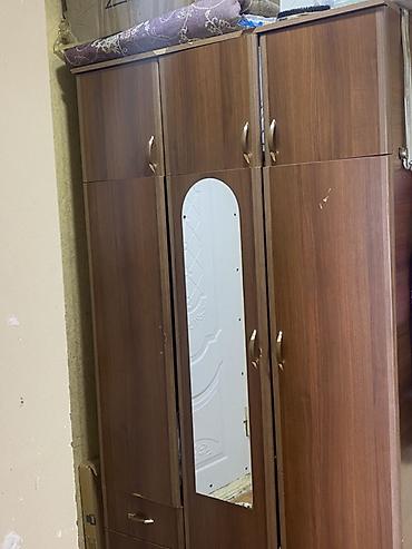 Mebel: İşlənmiş, 3 qapılı, Güzgülü, Taxta, Açılan, Düz dolab — 1