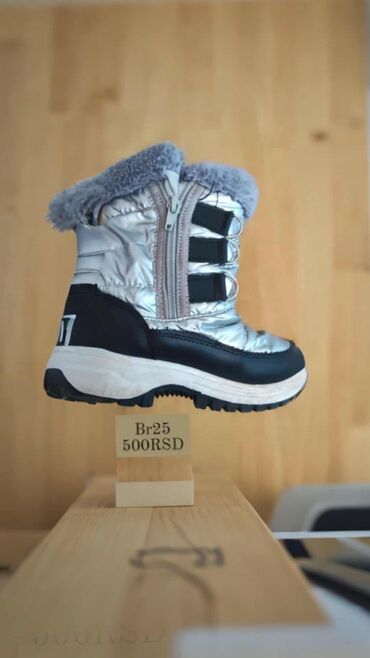 Čizme: - Dečje zimske čizmice, ljubičaste boje sa dezenom jelki. Bočni — 9