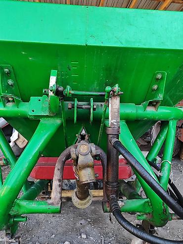 Пескоразбрасыватели: Продается разбрасыватель, навесной (Рум).состояние хорошее. объем до — 12