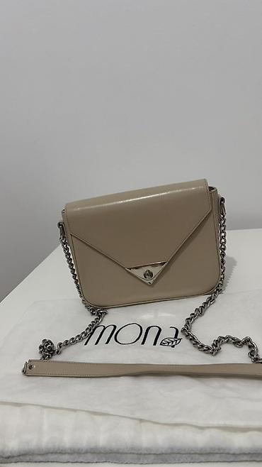 mona crna tasnica: MONA kožna torba preko ramena Lepo ocuvana, minimalni znakovi nosenja — 9