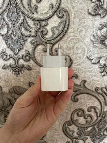 зарядка акум: Продаю оригинальную головку от зарядки iPhone, пользовался месяц Цена