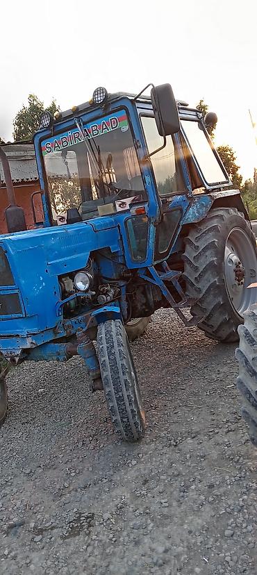 mtz turbo: Belarus MTZ seriyalı mavi traktor - Kabinli, geniş görünüşlü güzgülər — 3