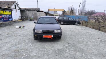 Volkswagen: Volkswagen Vento: 1993 г., 1.8 л, Механика, Бензин, Седан