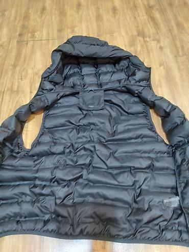 Женская одежда: Пуховая жилетка ZARA с капюшоном и с внутренними кармашками материял — 3