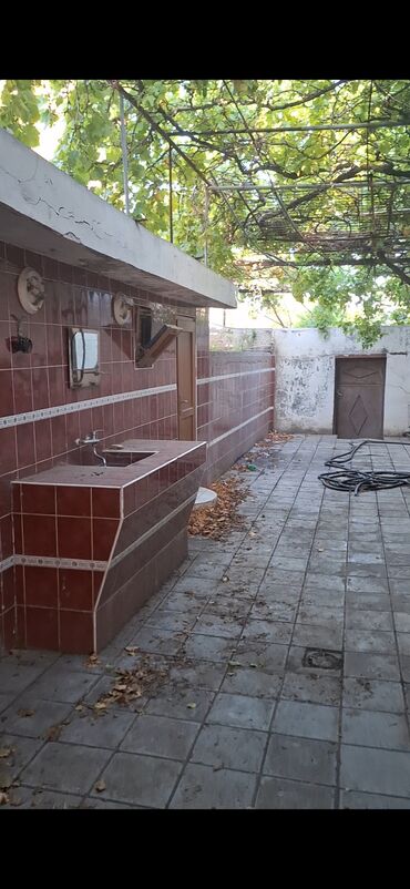 Həyət evləri və villaların satışı: 4 otaqlı, 5 kv. m, Kredit yoxdur, Orta təmir — 6