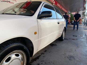 Toyota: Toyota Corolla: 1.3 l. | 1997 έ. Χάτσμπακ — 4