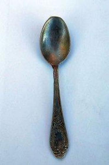 Staro posuđe i escajg: 4 + 1 posrebrena kašišica. Četiri (11 cm) plus jedna (9,5 cm) — 9