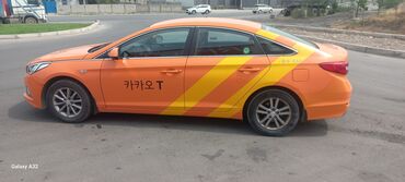рассрочкага машина алам: Автомобиль Hyundai Sonata оранжевого цвета с желтыми полосами. Машина