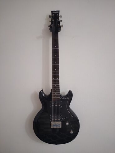 Gitare: Električna gitara Ibanez, idealna za početnike i napredne svirače. Ima — 1