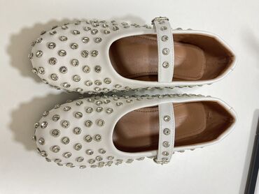 обувь новые: Китай 🇨🇳, качество люкс 🔥, 37 размер цена 2900 сом очень удобная